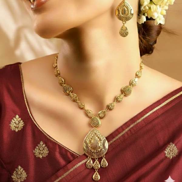 Antique Gold Plated Pendant Necklace Set