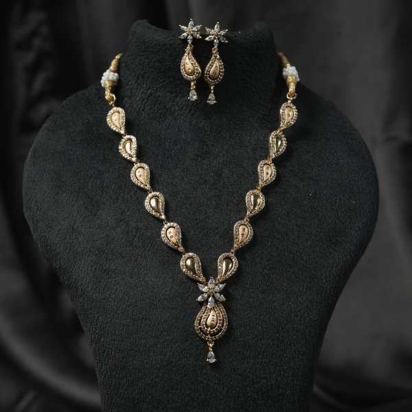 Teardrop Radiance Goldplated Necklace Set