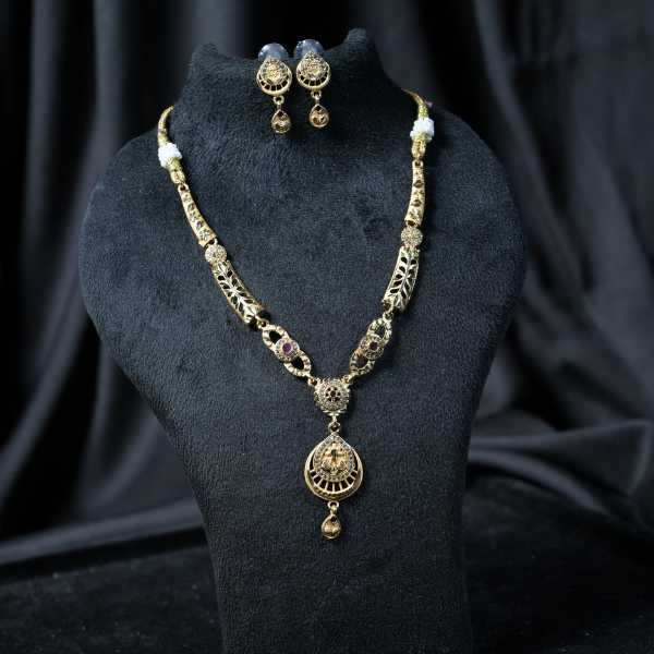 Elegant Goldfinish Pendant Necklace Set With Earrings