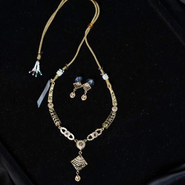 Elegant Goldtone Filigree Pendant Necklace Set